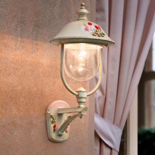 ferroluce vonkajsi keramicky nastenny svietnik zelezny malovanysky vzorovany skleneny globus country gazdovsky dom vidiek lampa osvetlenie kovanzelezne dekoracia chraneny vodotesny provence toskansko toscan prechod vytahova chodbicka.jpg